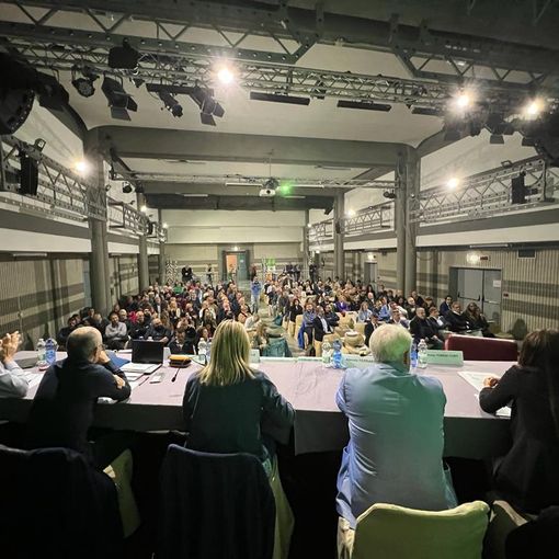 riunione di delegati in una sala