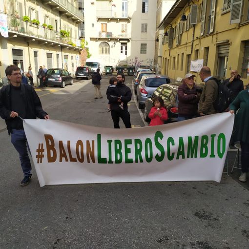 Residenti e associazioni di Porta Palazzo: “Il Balon è di tutti”