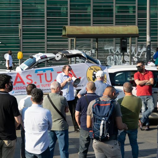 I taxisti di AsTuTa alzano la voce: &quot;Basta abusivi, la categoria va protetta&quot;