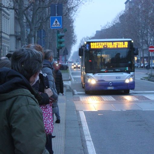 assembramenti alle fermate