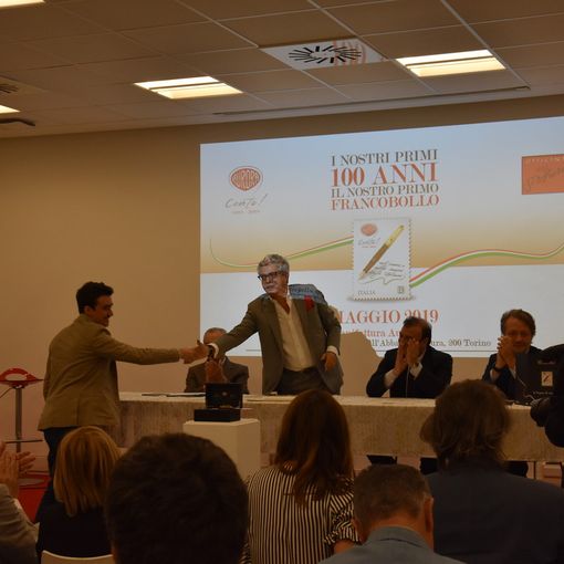 Un francobollo speciale per i 100 anni della fondazione di Aurora Penne