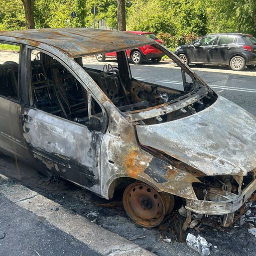 Auto distrutte dalle fiamme a Torino nord: &quot;Rimosse dalle strade&quot;