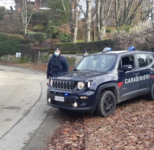 auto carabinieri - foto di repertorio