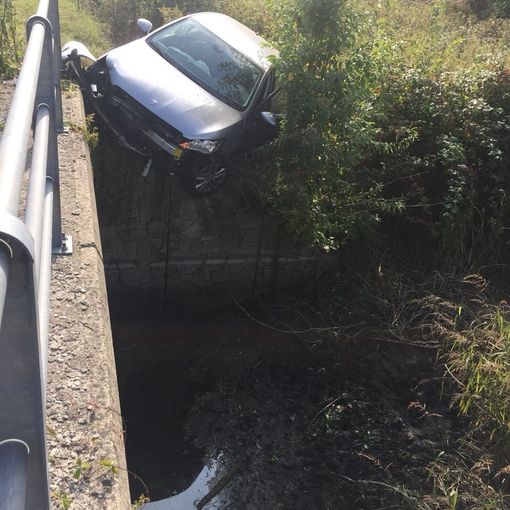 Nichelino, auto finisce nel fossato: grave una bambina di 9 anni