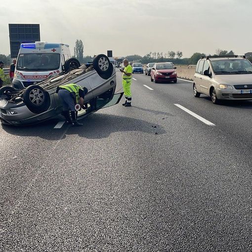 Auto si ribalta in tangenziale tra Sito e corso Allamano: nessun altro mezzo coinvolto