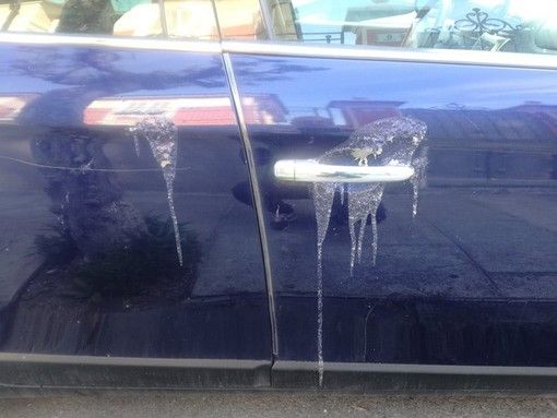 Coronavirus, vandalizzata con l'acido un'auto targata Torino ad Imperia, la denuncia di un agente immobiliare