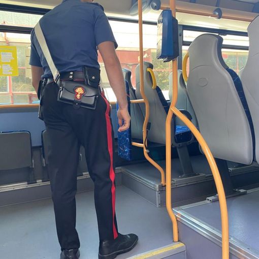 Ubriaco, importuna i passeggeri sul bus a Moncalieri: denunciato (foto d'archivio)