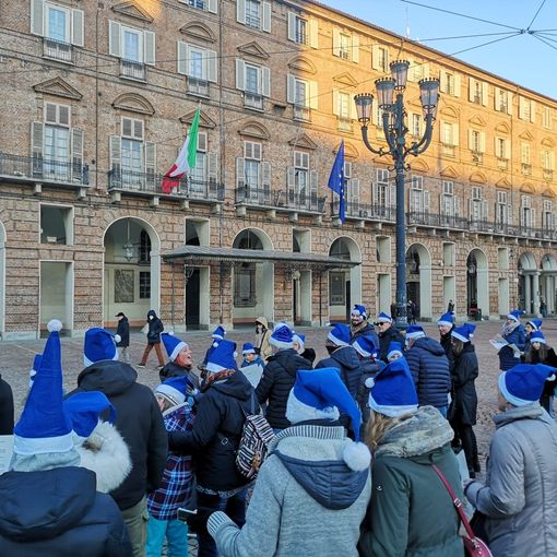 Babbi Natale vestiti di blu