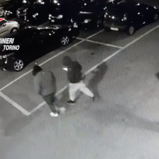 Strambino, i carabinieri scoprono una baby gang che avevano imbrattato i muri della stazione