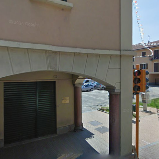 None e il mistero della bacheca scomparsa da sotto i portici del centro