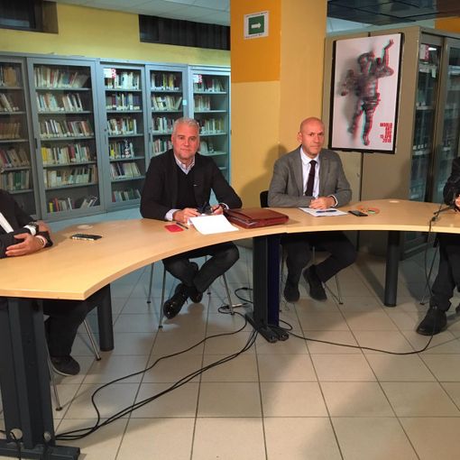 Reddito di cittadinanza e lavoro: non sta in piedi senza riscoprire la manifattura