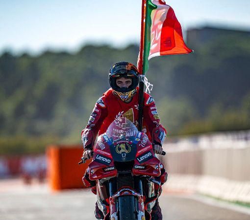 Bagnaia più forte della sfortuna: vince a Jerez e riapre il Mondiale