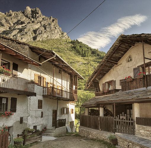 Turisti in fuga dai comuni montani dove non prende il cellulare. Uncem: &quot;La copertura è necessaria per la sicurezza&quot;