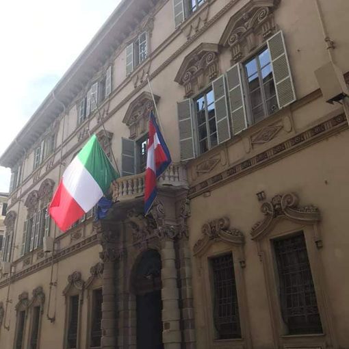 bandiere a mezz'asta a Palazzo Lascaris