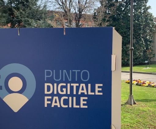 Chieri, lo sportello di facilitazione digitale a supporto delle famiglie per l'iscrizione alle scuole
