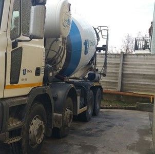 Guida una betoniera con una patente falsa: denunciato