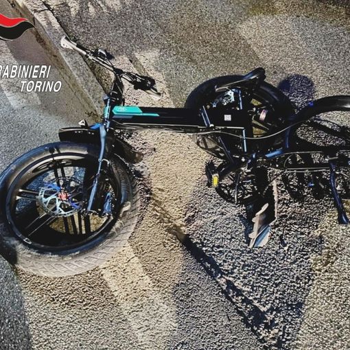 Quel che resta della bicicletta su cui viaggiava la vittima