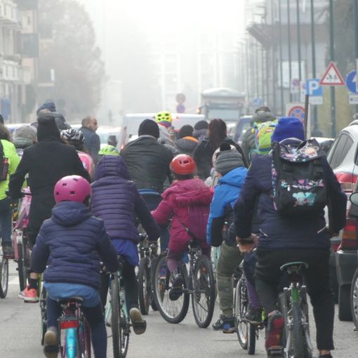 a scuola in bicicletta