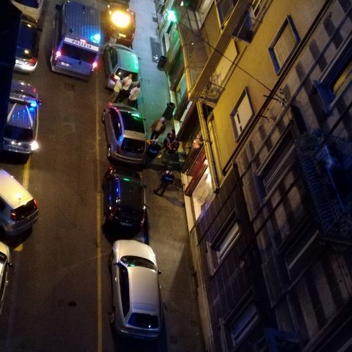 Torino, blitz antidroga a San Salvario: polizia con i cani dentro una gastronomia senegalese