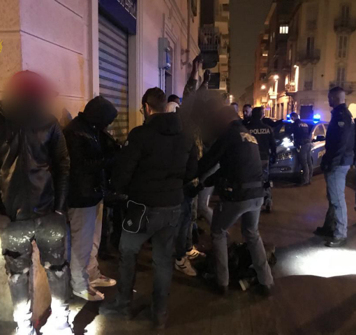 Torino, controlli in Barriera di Milano: due denunce per stupefacenti e furto