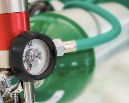 Mancano le bombole d'ossigeno, i farmacisti: &quot;Chi può le restituisca&quot;. Per ora l'emergenza non coinvolge i malati Covid