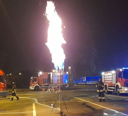 Camion fermo in autostrada tra Alessandria e Tortona: conclusa la bonifica del serbatoio GNL