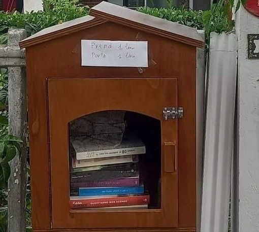 cassetta &quot;Bookcrossing delle borgate&quot;