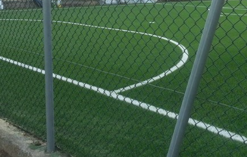 GIOCATE A CALCIO? 400 EURO DI MULTA - Borgaro, 22 ragazzini e un lucchetto forzato