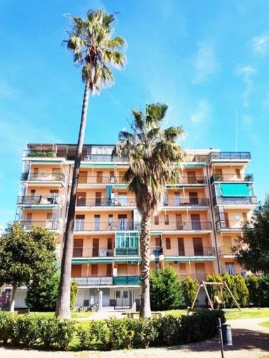 Atti osceni davanti ai bambini: torinese denunciato in provincia di Savona