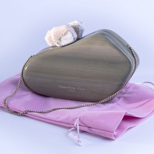 Valentina Asia crea MINERARIA: la borsa che parla di RESILIENZA