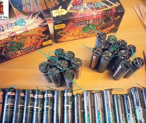 Capodanno, ingente sequestro di fuochi artificiali illegali al mercato di piazza Foroni