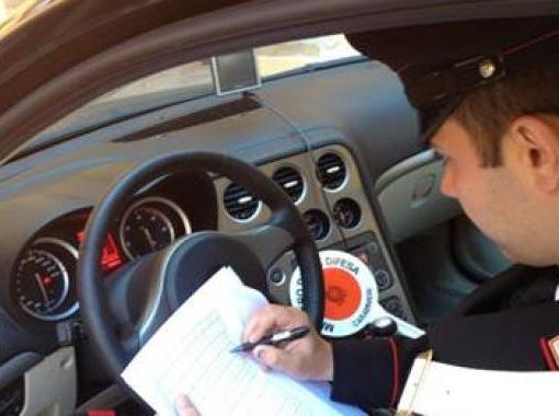 Baldissero: rubano auto e fanno retromarcia a posto di blocco, arrestato romeno, due complici riescono a scappare