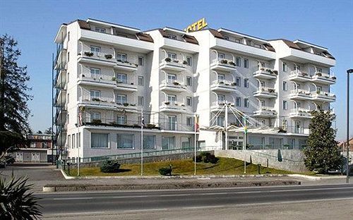 Leinì: petardi contro l'hotel che ospita il ritiro della Juventus