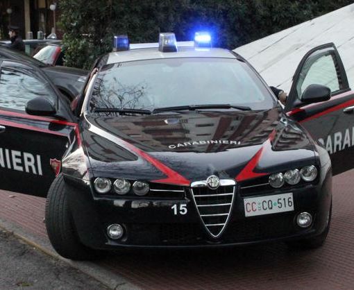 Distraevano gli anziani per rubargli il bancomat: 3 arresti