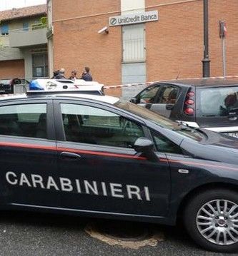 Allarmi bomba nelle filiali Unicredit di Pianezza e Alpignano