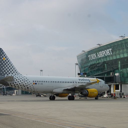 Aereo Vueling sulla pista di Torino Caselle