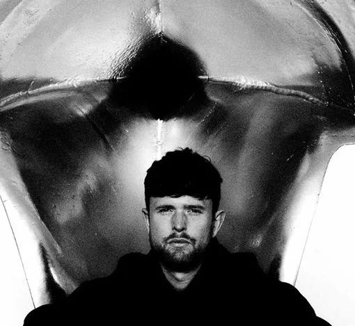 James Blake sul palco delle Ogr Sonic Torino con il suo spettacolo Piano Solo