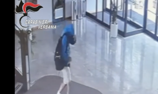 Ruba un orologio da 10mila euro dallo spogliatoio delle Terme di Premia, arrestato 45enne torinese VIDEO