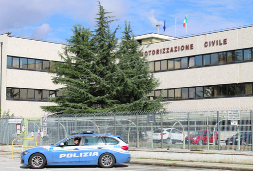 Smantellata organizzazione criminale per far ottenere la patente di guida agli stranieri: quattro arresti