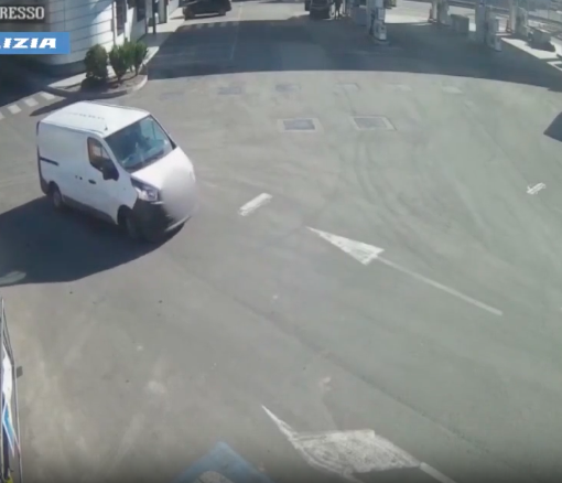 Giro di ricettazione di ricambi e componenti auto per 2 milioni di euro: l'operazione Garden della Polizia