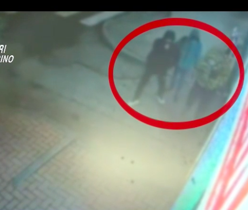 Cercano di saldare un debito rapinando un supermarket di Moncalieri: in arresto tre minorenni