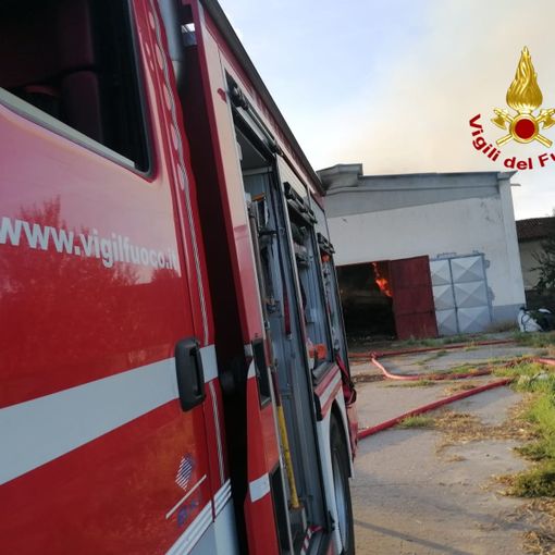 In fiamme una cascina a Riva di Pinerolo: l'intervento dei Vigili del Fuoco