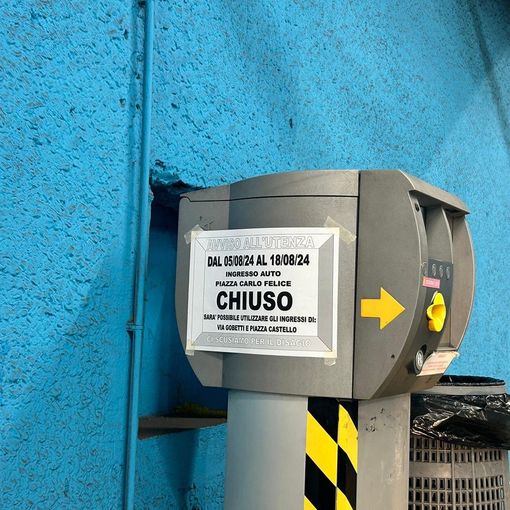 Parcheggio Roma-San Carlo: ingresso da piazza Carlo Felice chiuso per lavori