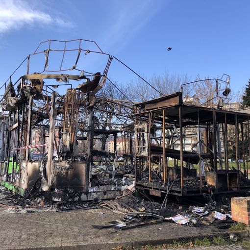 Notte di terrore al Di Vittorio, incendio distrugge la giostra dei bimbi [FOTO]