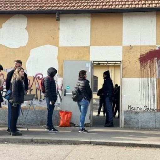 Stranieri in coda all’ufficio immigrazione, il Silp Cgil scrive al Questore: &quot;Inaccettabile che stiano sotto il sole cocente per ore&quot;