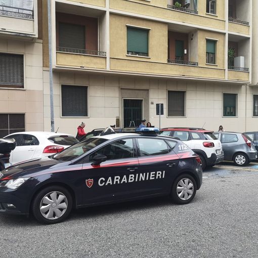 Femminicidio in Barriera di Milano: accoltella l'ex moglie davanti ai figli e poi scappa