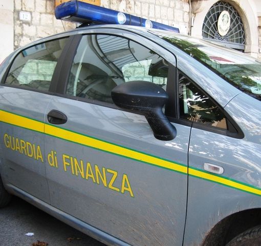 Rubava motori di auto: nei guai 37enne di Ciriè