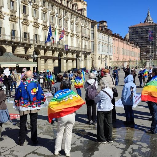 “La guerra non è mai la soluzione”: da piazza Castello un monito per la pace e contro le armi