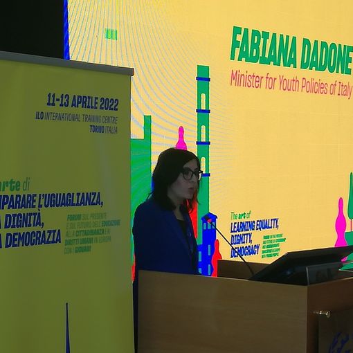 Il ministro Dadone a Torino: &quot;Covid e Guerra, anni difficili per una generazione Z che abbiamo il bisogno di ascoltare&quot;