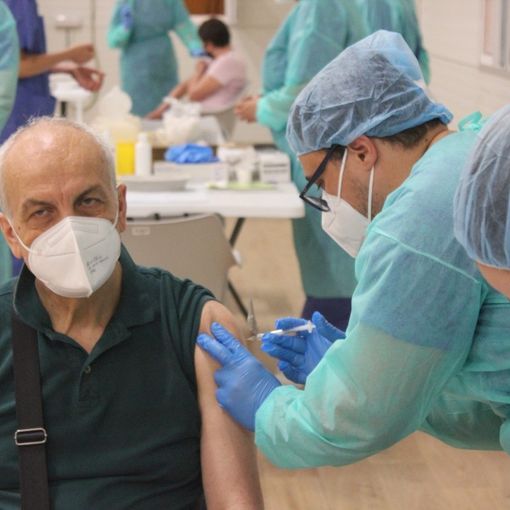 Donna vaccinata all'hub del Valentino